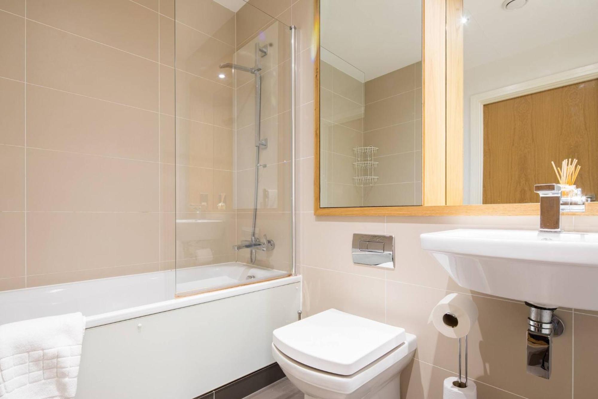 Wild Roses Serviced - Greenwich Appartement *
